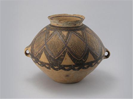  涡漩纹彩陶瓮 马家窑文化半山类型（距今约4500年）